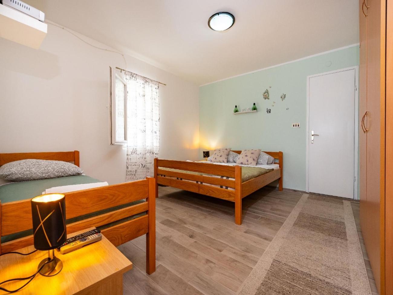Apartments With A Parking Space Nin, Zadar - 10414 Exterior photo
